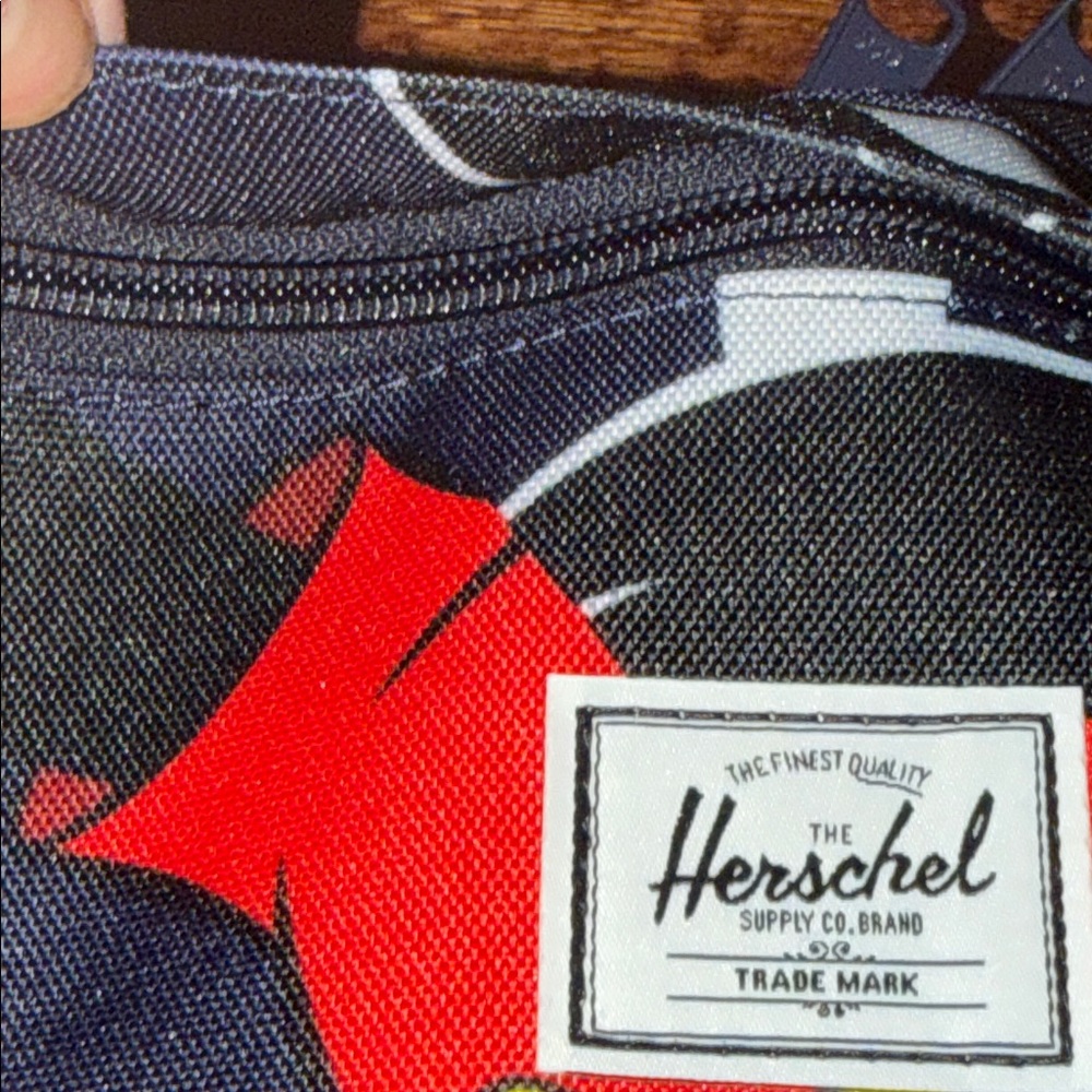 Herschel Disney Collaboration Mickey Mouse Fanny/Crossbody bag - Picture 4 of 10